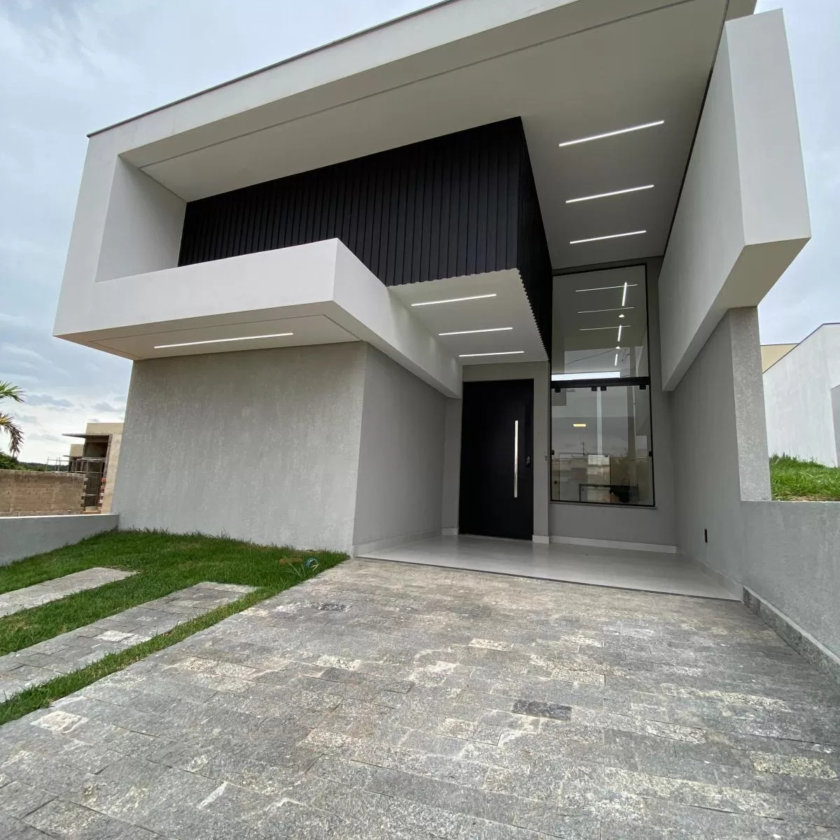 Casa à Venda com 3 quartos sendo 1 suíte e banheira de hidromassagem, 107m² em Sorocaba/SP no Condominio Villagio Ipanema
