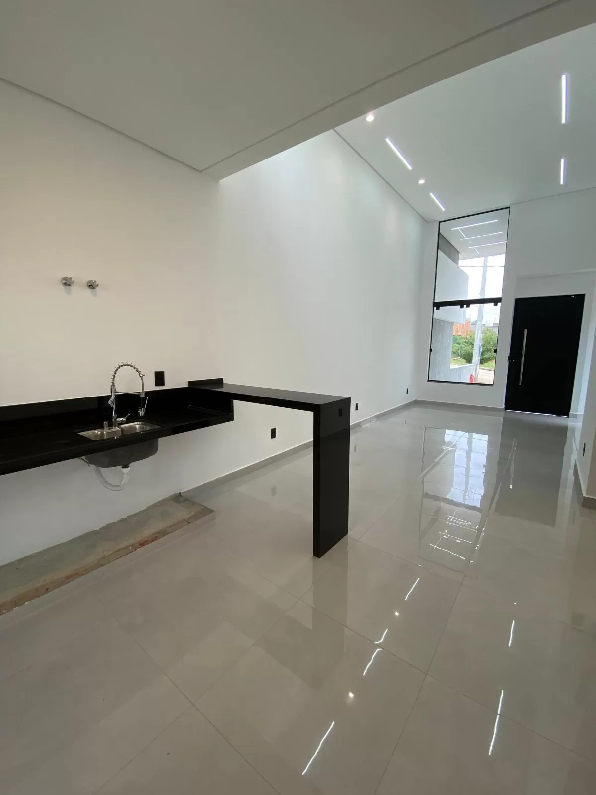 Casa à Venda com 3 quartos sendo 1 suíte e banheira de hidromassagem, 107m² em Sorocaba/SP no Condominio Villagio Ipanema