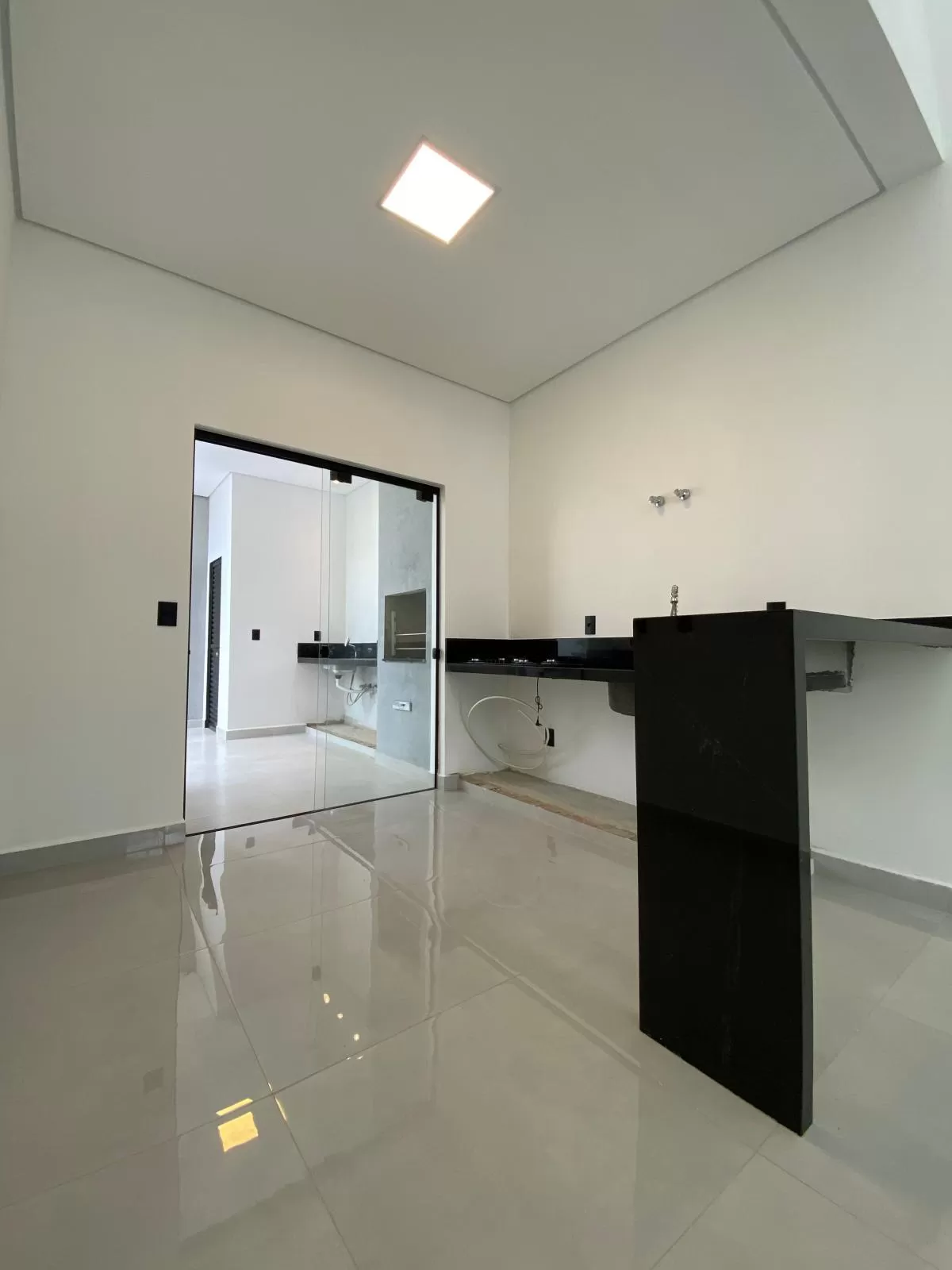 Casa à Venda com 3 quartos sendo 1 suíte e banheira de hidromassagem, 107m² em Sorocaba/SP no Condominio Villagio Ipanema