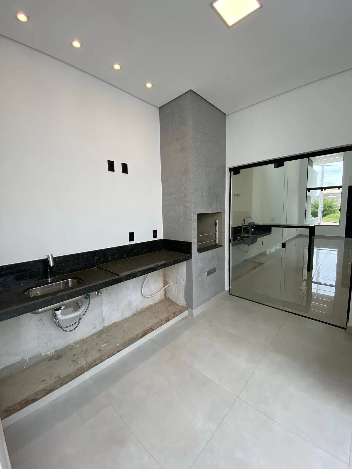 Casa à Venda com 3 quartos sendo 1 suíte e banheira de hidromassagem, 107m² em Sorocaba/SP no Condominio Villagio Ipanema