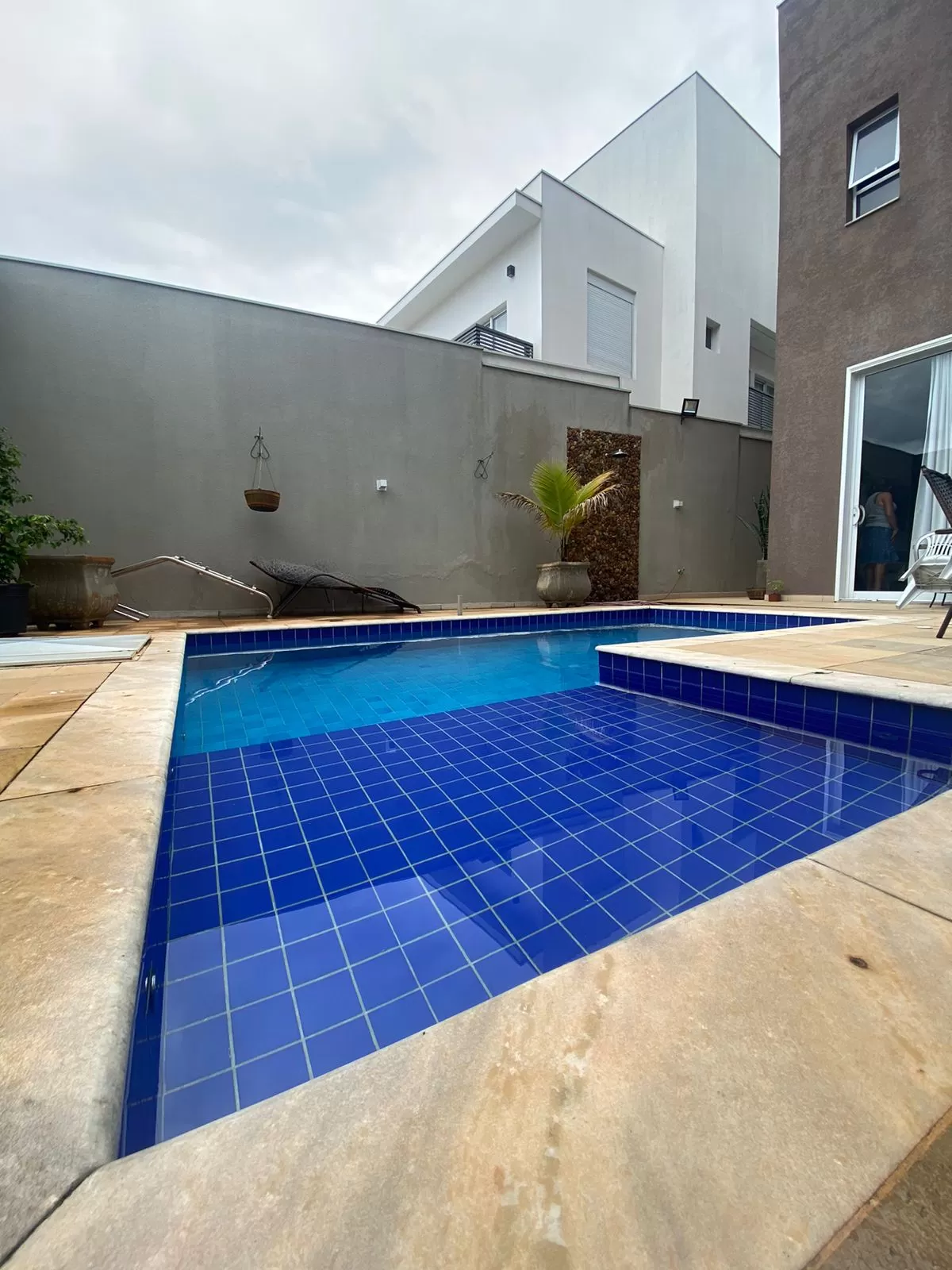 Casa à Venda e Locação com 4 suítes, escritório e piscina, 390m² em Votorantim/SP no Condominio Alphaville Nova Esplanada