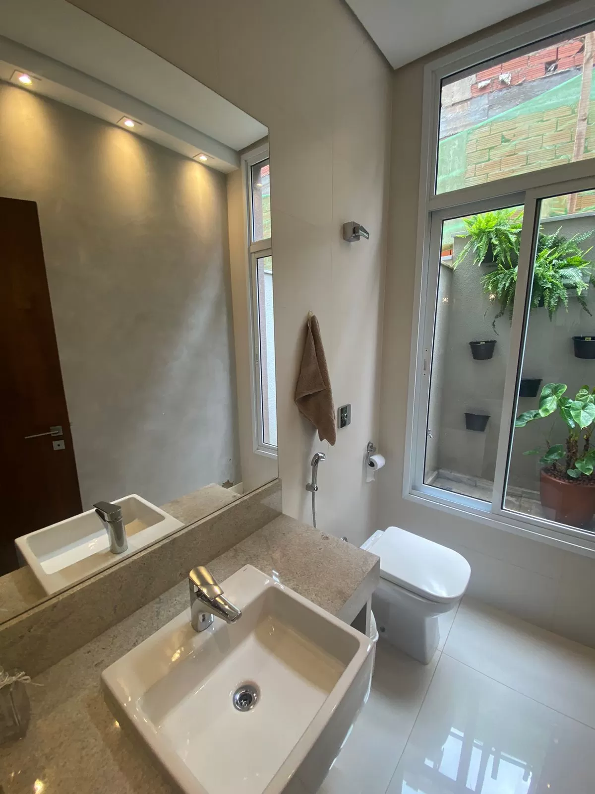 Casa à Venda e Locação com 4 suítes, escritório e piscina, 390m² em Votorantim/SP no Condominio Alphaville Nova Esplanada