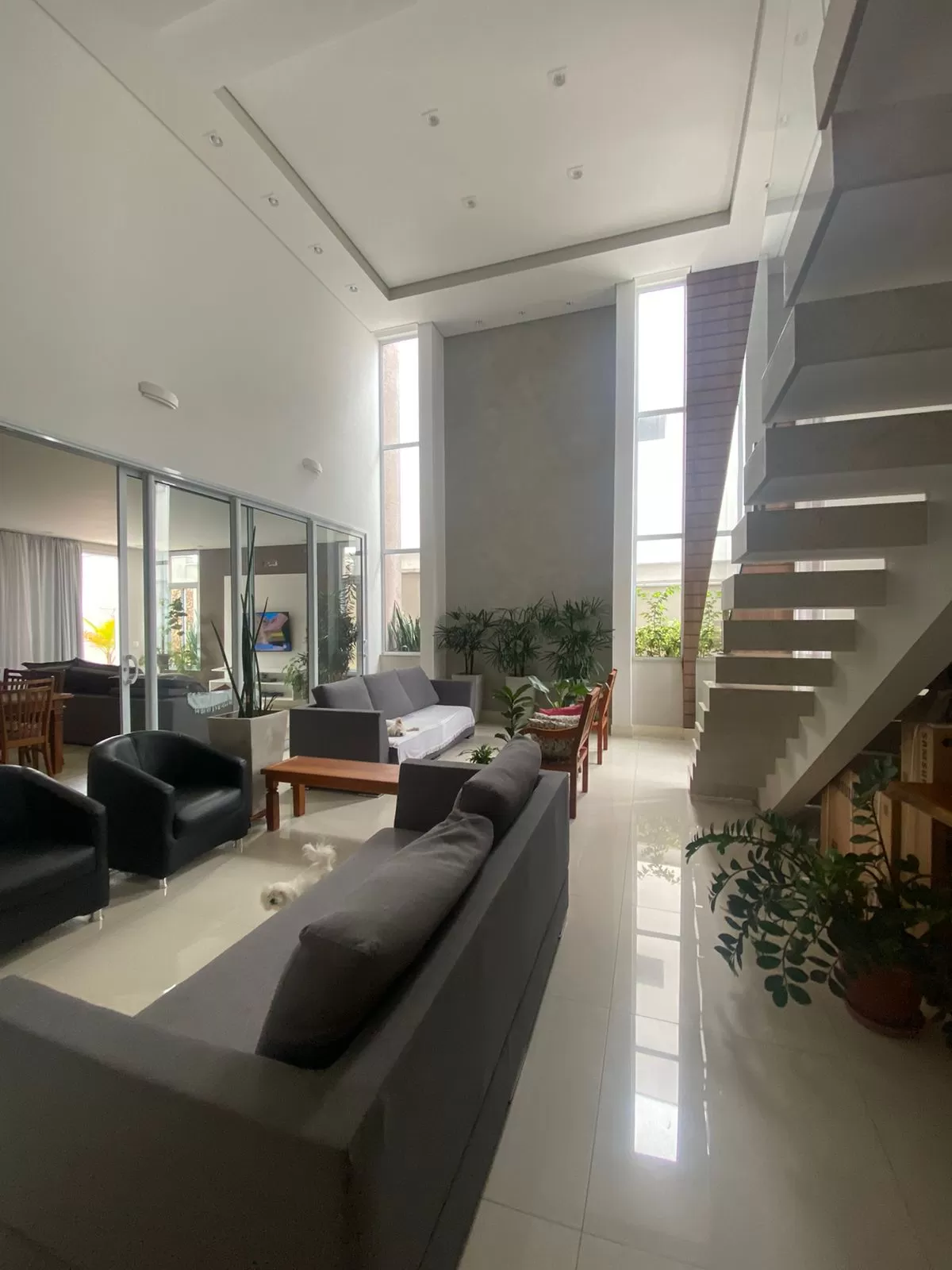 Casa à Venda e Locação com 4 suítes, escritório e piscina, 390m² em Votorantim/SP no Condominio Alphaville Nova Esplanada