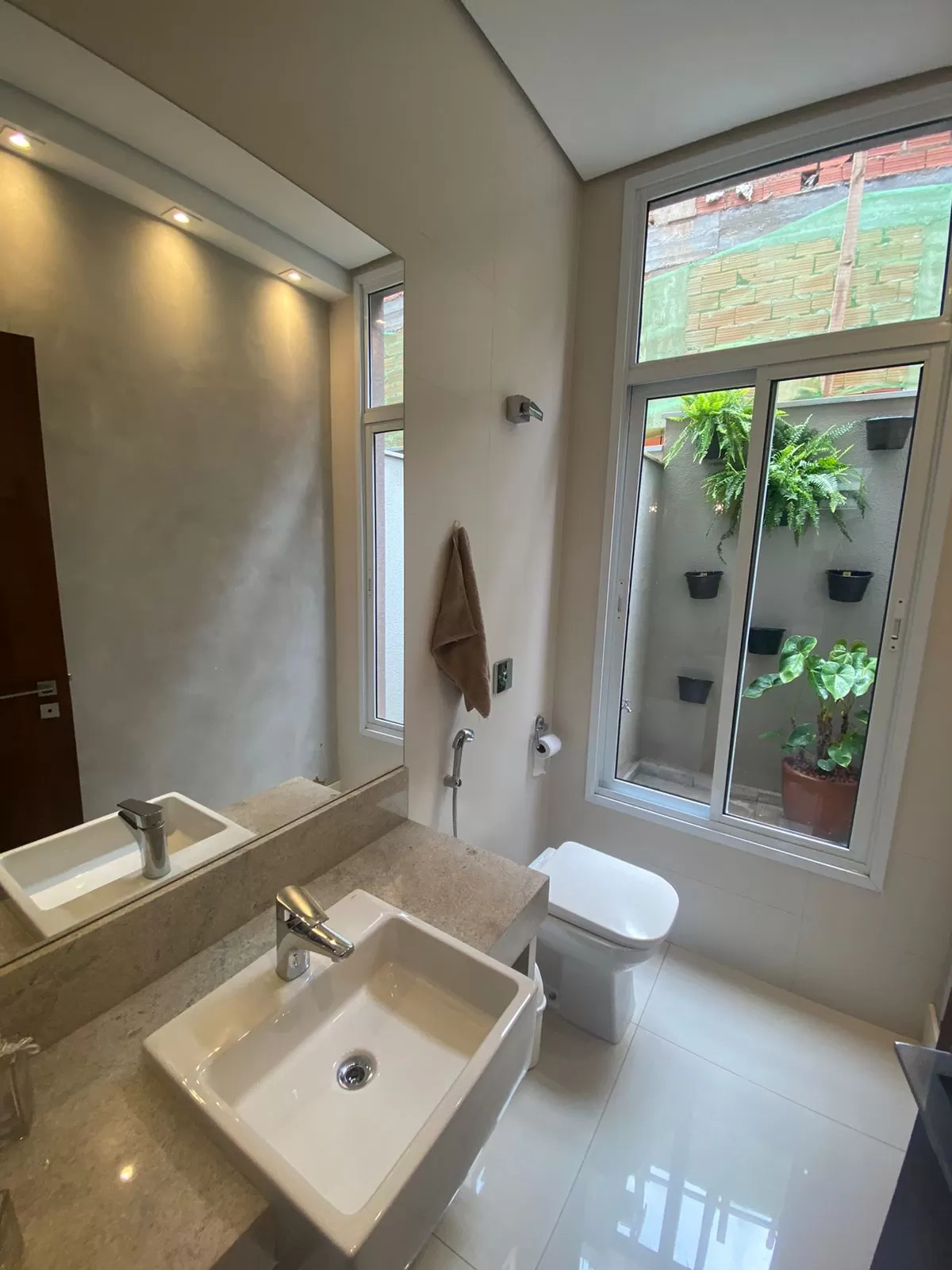 Casa à Venda e Locação com 4 suítes, escritório e piscina, 390m² em Votorantim/SP no Condominio Alphaville Nova Esplanada