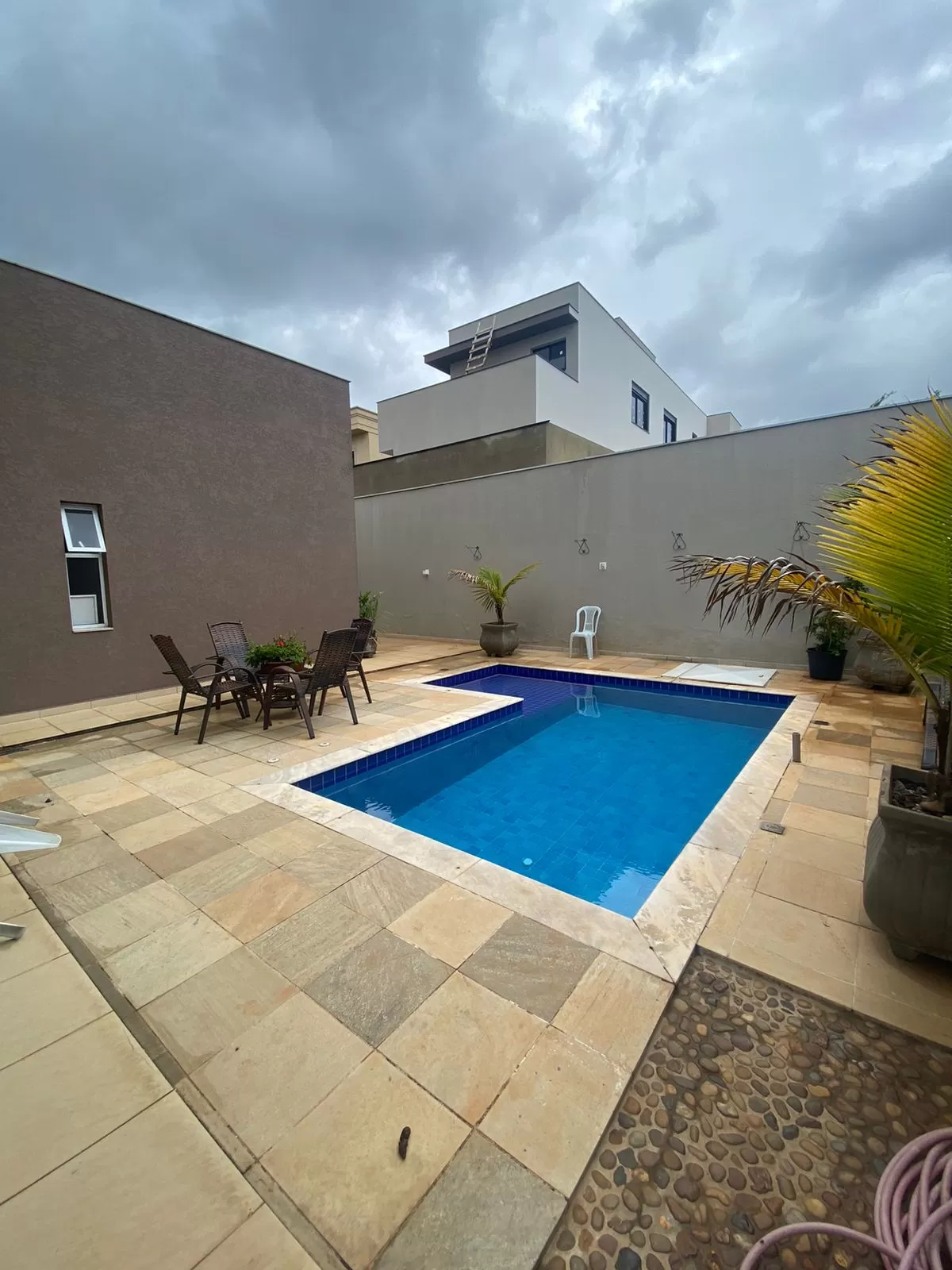 Casa à Venda e Locação com 4 suítes, escritório e piscina, 390m² em Votorantim/SP no Condominio Alphaville Nova Esplanada