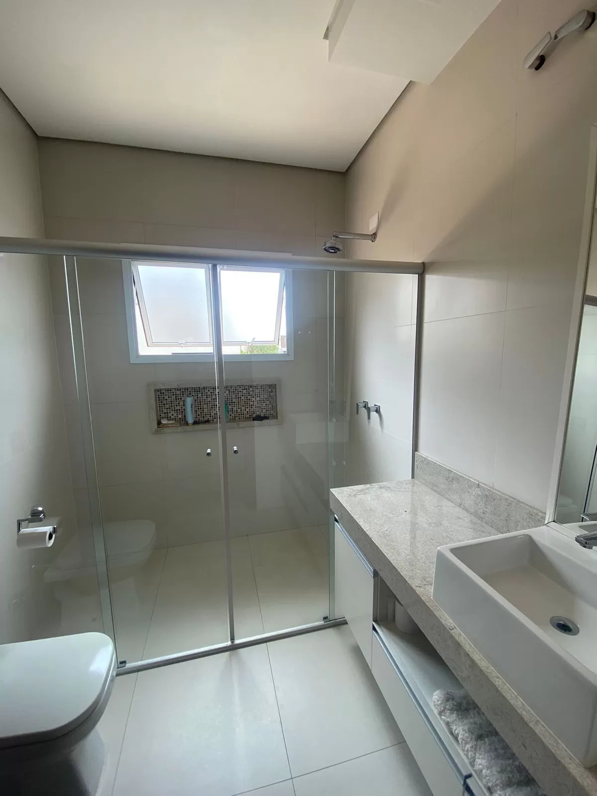 Casa à Venda e Locação com 4 suítes, escritório e piscina, 390m² em Votorantim/SP no Condominio Alphaville Nova Esplanada
