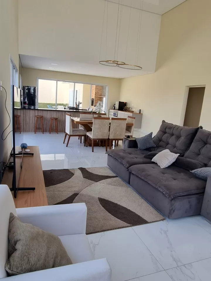 Casa à Venda com 3 suítes sendo 1 master com closet e móveis planejados, 280m² em Votorantim/SP no Condomínio Alphaville Nova Esplanada 