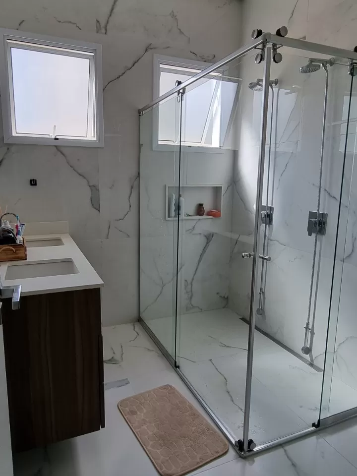 Casa à Venda com 3 suítes sendo 1 master com closet e móveis planejados, 280m² em Votorantim/SP no Condomínio Alphaville Nova Esplanada 