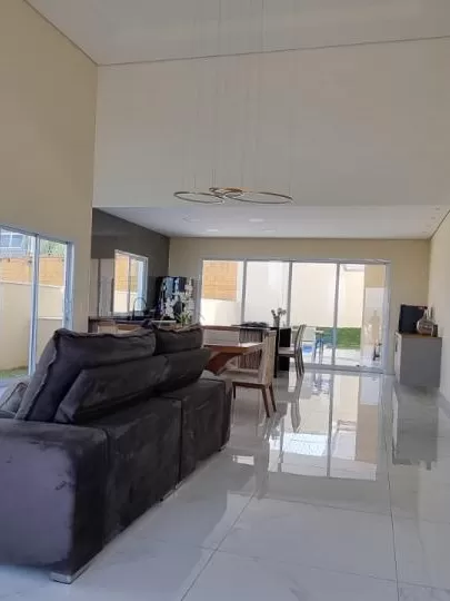 Casa à Venda com 3 suítes sendo 1 master com closet e móveis planejados, 280m² em Votorantim/SP no Condomínio Alphaville Nova Esplanada 