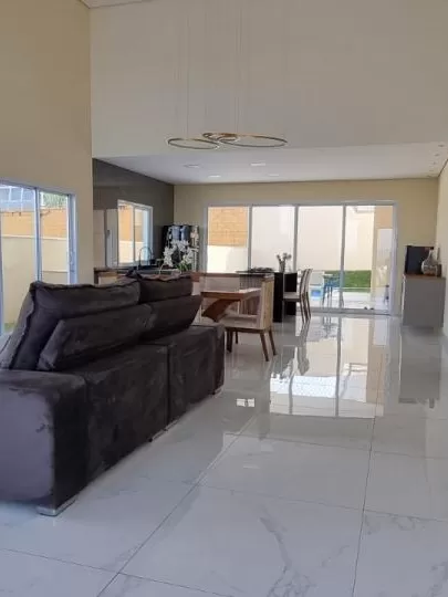 Casa à Venda com 3 suítes sendo 1 master com closet e móveis planejados, 280m² em Votorantim/SP no Condomínio Alphaville Nova Esplanada 