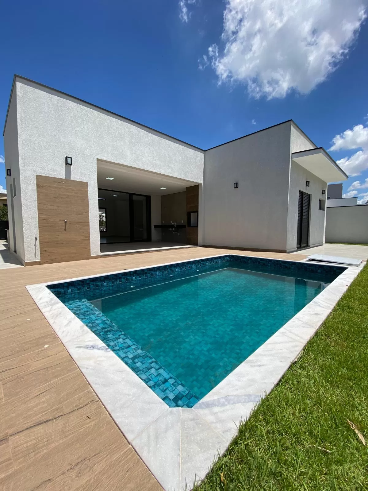 Casa à Venda com 3 suítes, escritório e piscina, 240m² em Votorantim/SP no Condomínio Alphaville Nova Esplanada