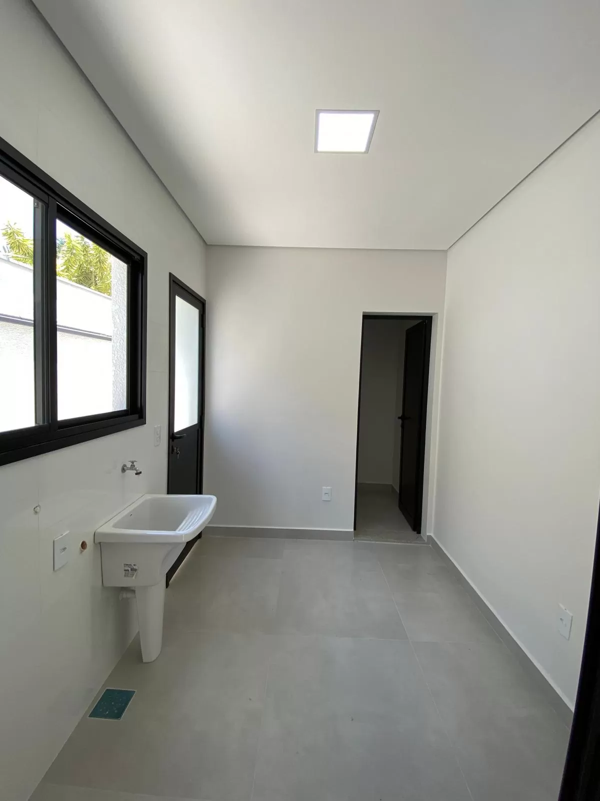 Casa à Venda com 3 suítes, escritório e piscina, 240m² em Votorantim/SP no Condomínio Alphaville Nova Esplanada