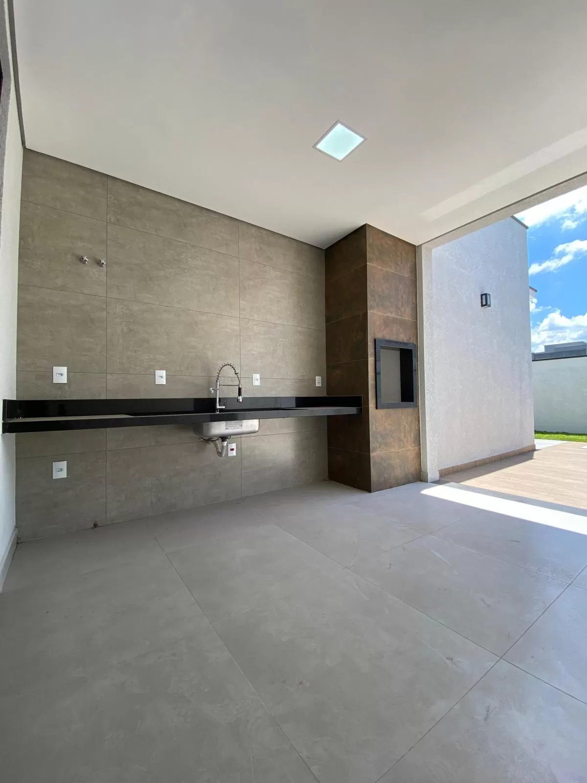 Casa à Venda com 3 suítes, escritório e piscina, 240m² em Votorantim/SP no Condomínio Alphaville Nova Esplanada