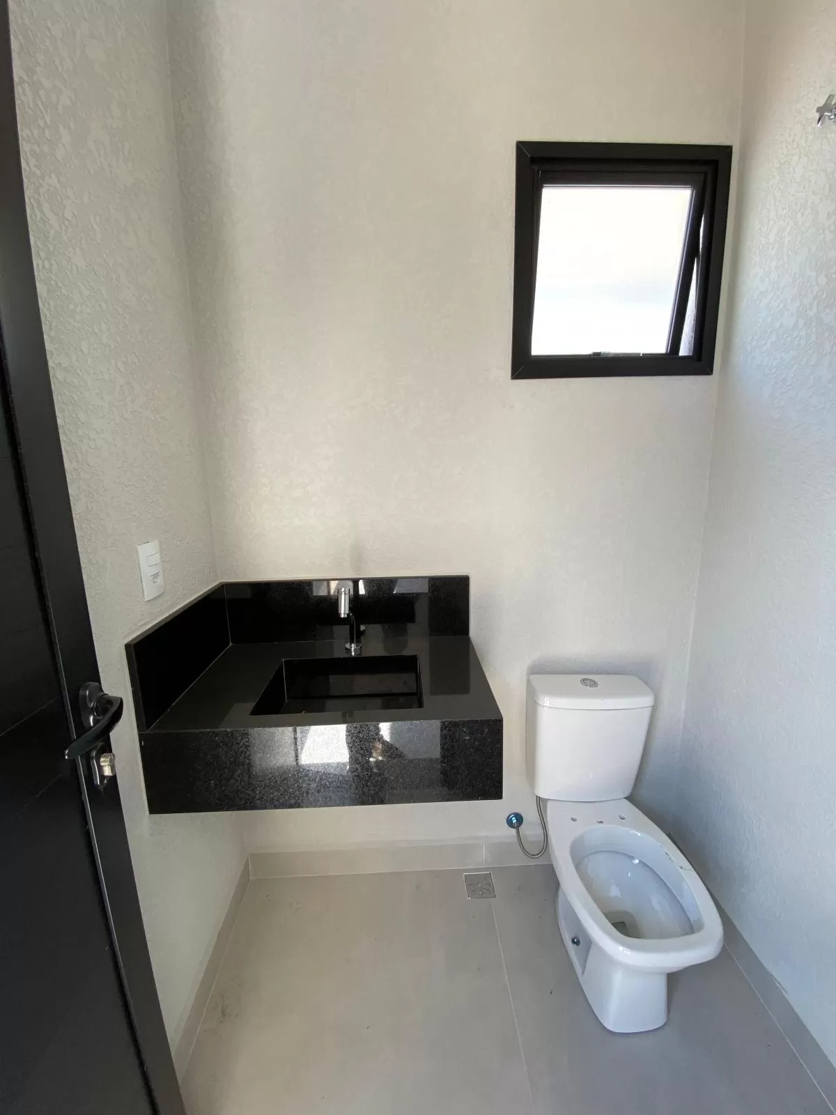 Casa à Venda com 3 suítes, escritório e piscina, 240m² em Votorantim/SP no Condomínio Alphaville Nova Esplanada
