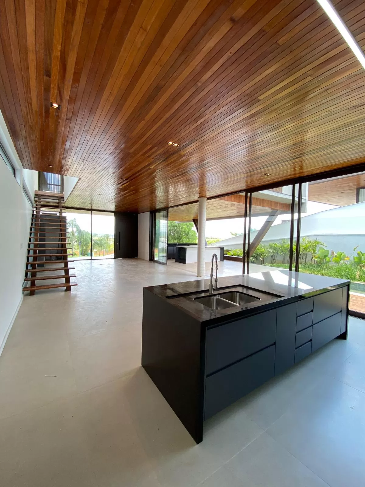 Casa à Venda com 3 suítes sendo 1 master com closet e piscina, 360m² em Votorantim/SP no Condomínio Alphaville Nova Esplanada