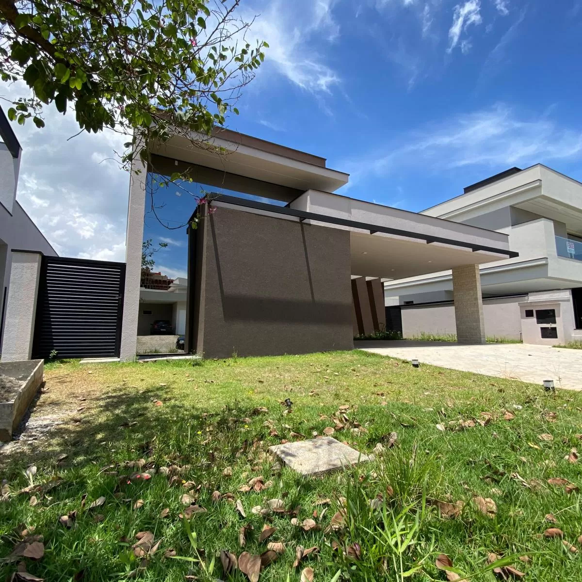 Casa à Venda com 3 suítes sendo 1 master com banheira de hidromassagem e piscina aquecida com hidromassagem, 251m² em Votorantim/SP no Condominio Alphaville Nova Esplanada