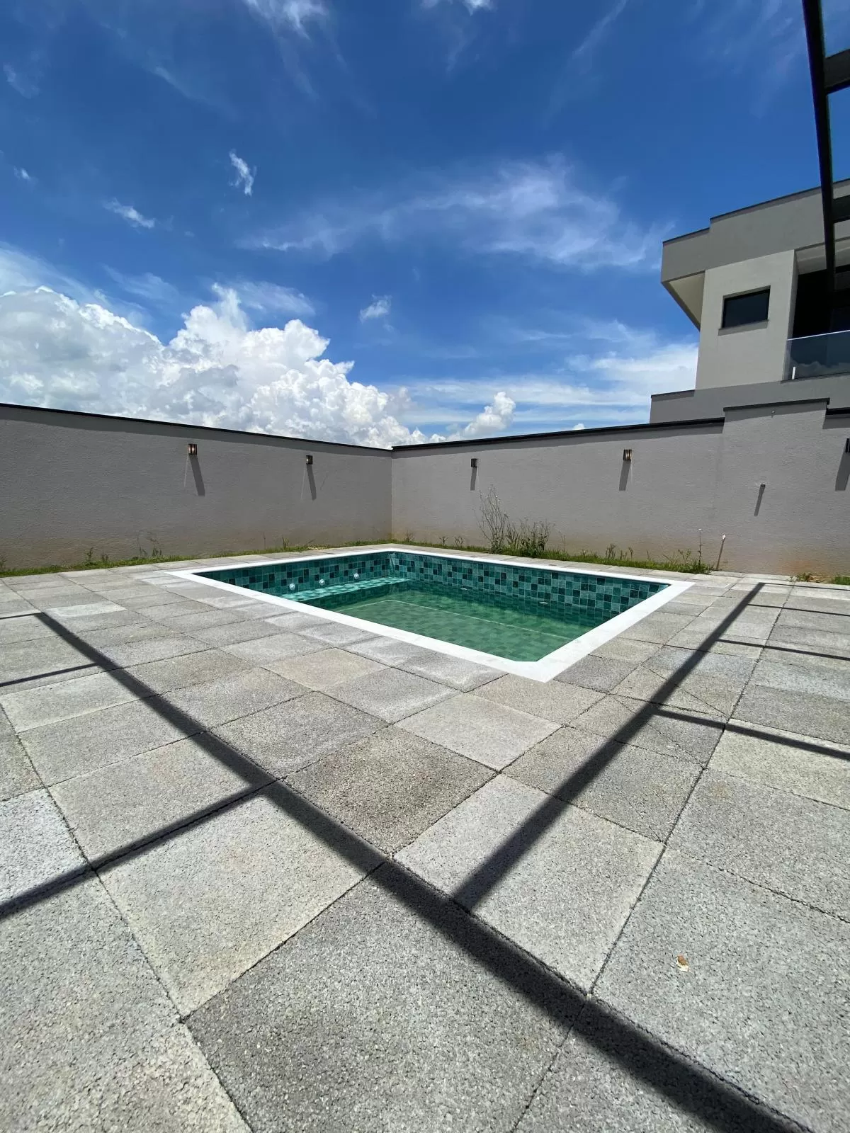 Casa à Venda com 3 suítes sendo 1 master com banheira de hidromassagem e piscina aquecida com hidromassagem, 251m² em Votorantim/SP no Condominio Alphaville Nova Esplanada