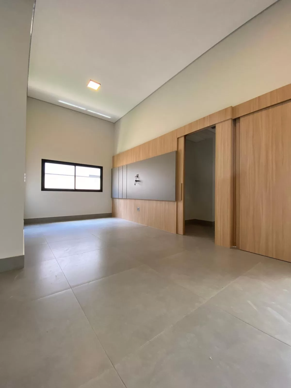 Casa à Venda com 3 suítes sendo 1 master com banheira de hidromassagem e piscina aquecida com hidromassagem, 251m² em Votorantim/SP no Condominio Alphaville Nova Esplanada