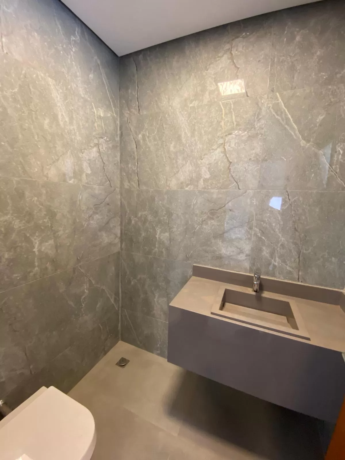 Casa à Venda com 3 suítes sendo 1 master com banheira de hidromassagem e piscina aquecida com hidromassagem, 251m² em Votorantim/SP no Condominio Alphaville Nova Esplanada