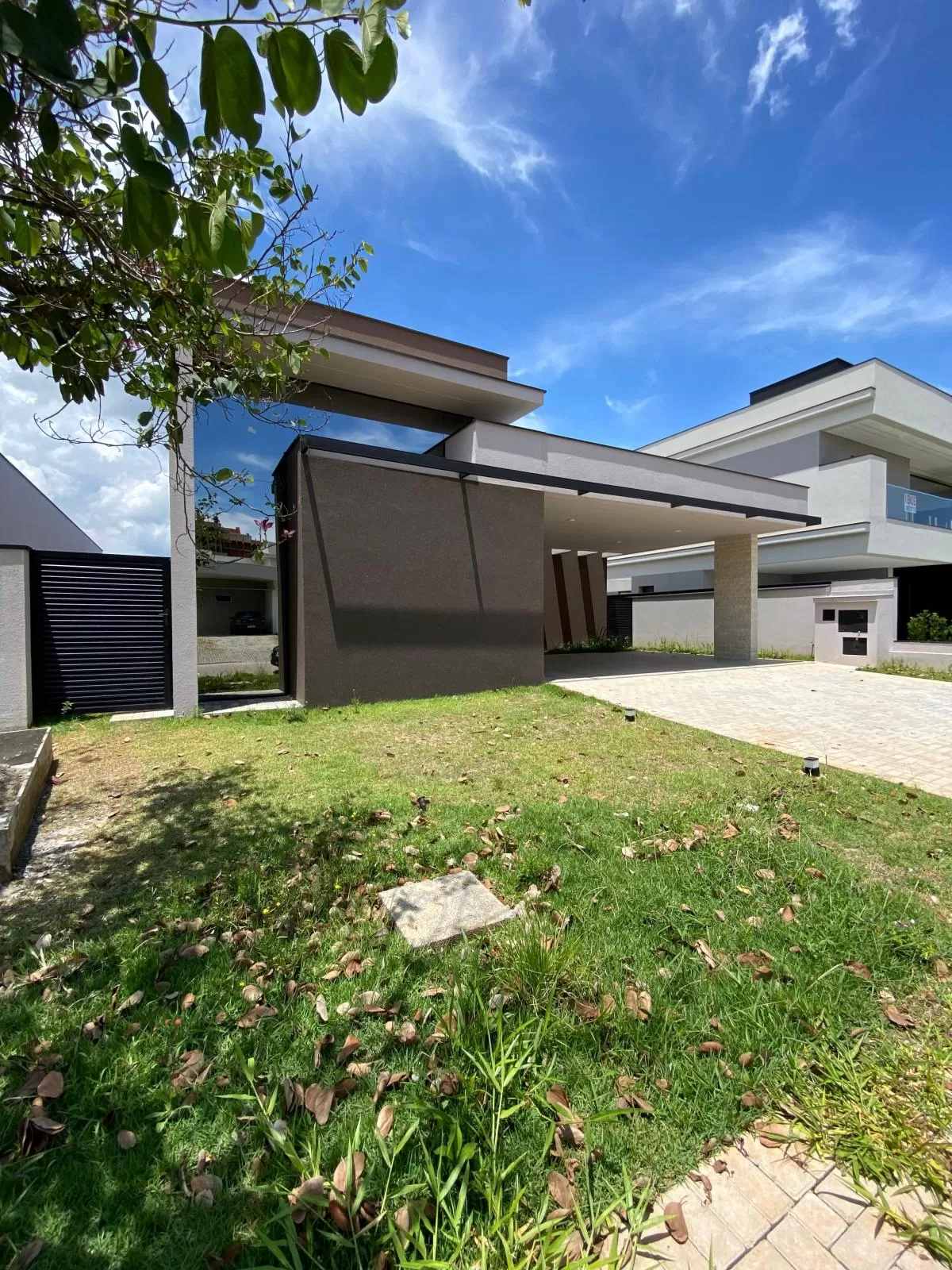 Casa à Venda com 3 suítes sendo 1 master com banheira de hidromassagem e piscina aquecida com hidromassagem, 251m² em Votorantim/SP no Condominio Alphaville Nova Esplanada
