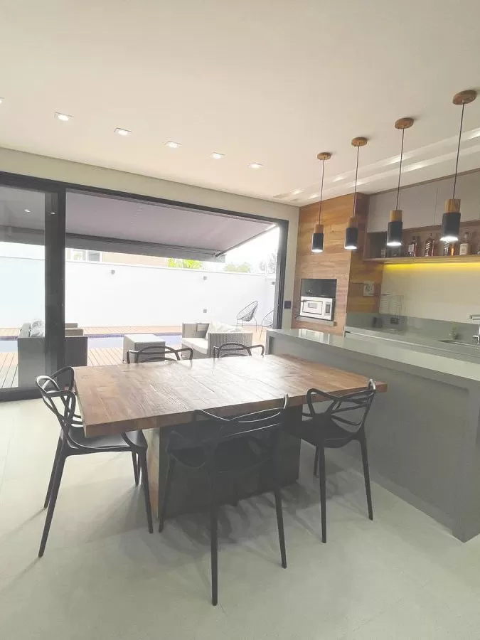 Casa à Venda com 3 suítes sendo 1 master com closet e piscina climatizada, 295m² em Votorantim/SP no Condomínio Alphaville Nova Esplanada