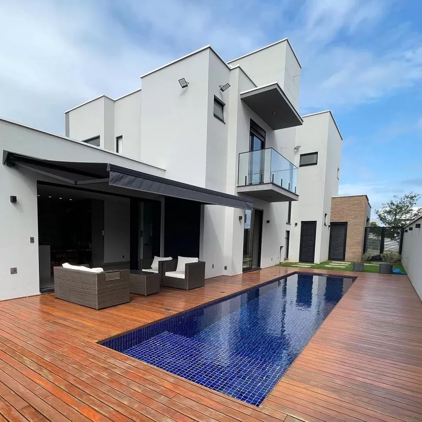 Casa à Venda com 3 suítes sendo 1 master com closet e piscina climatizada, 295m² em Votorantim/SP no Condomínio Alphaville Nova Esplanada