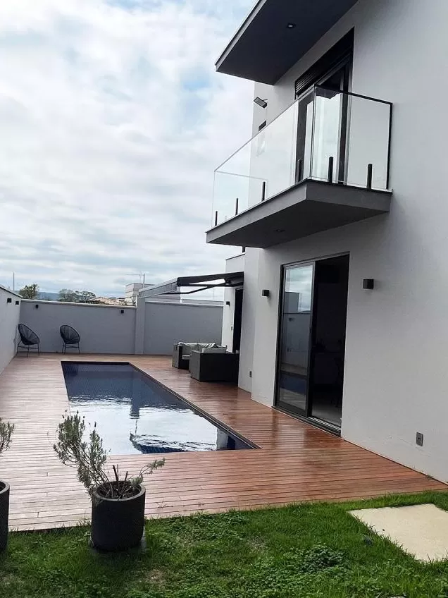 Casa à Venda com 3 suítes sendo 1 master com closet e piscina climatizada, 295m² em Votorantim/SP no Condomínio Alphaville Nova Esplanada