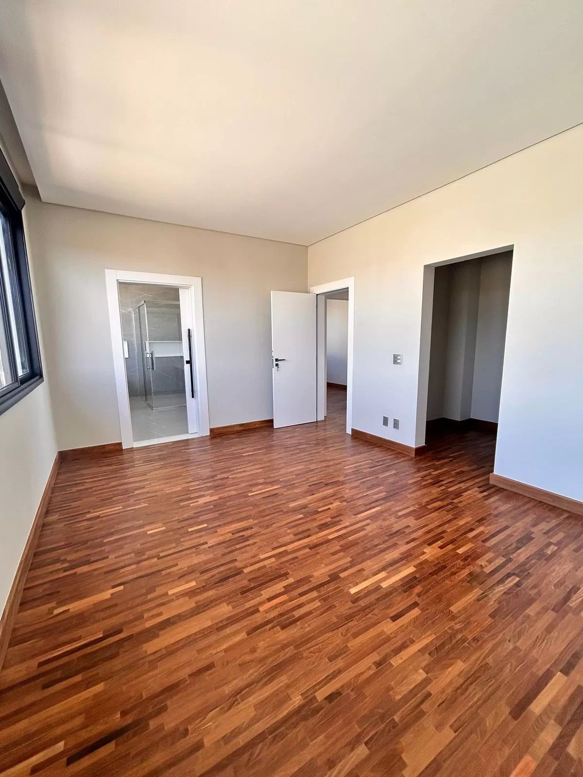 Casa à Venda com 4 suítes, escritório, piscina e aquecimento solar, 359m² em Votorantim/SP no Condomínio Alphaville Nova Esplanada