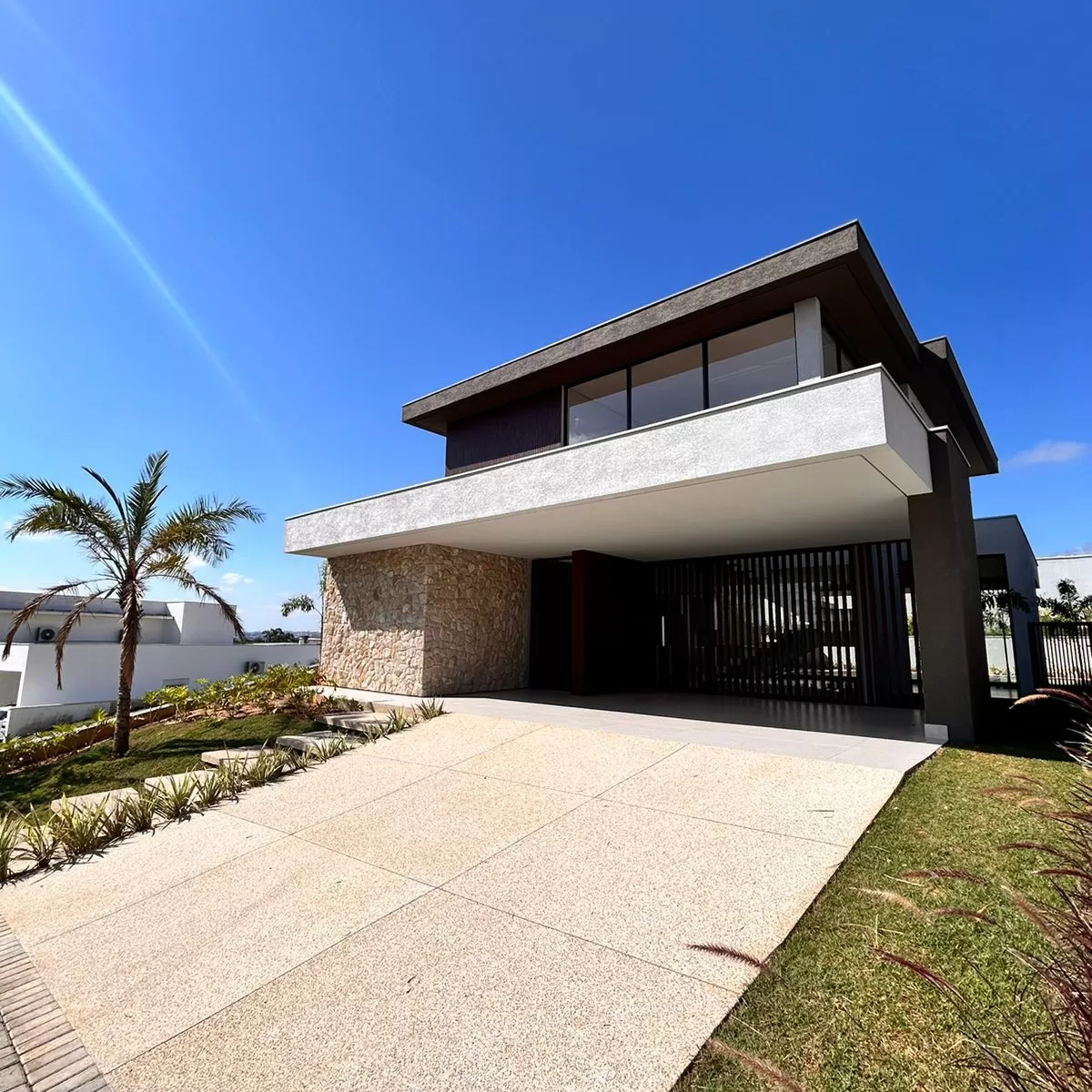 Casa à Venda com 4 suítes, escritório, piscina e aquecimento solar, 359m² em Votorantim/SP no Condomínio Alphaville Nova Esplanada