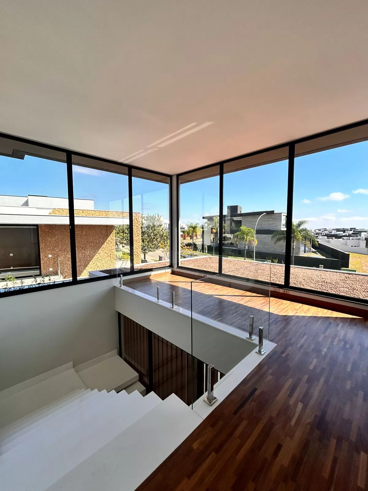 Casa à Venda com 4 suítes, escritório, piscina e aquecimento solar, 359m² em Votorantim/SP no Condomínio Alphaville Nova Esplanada