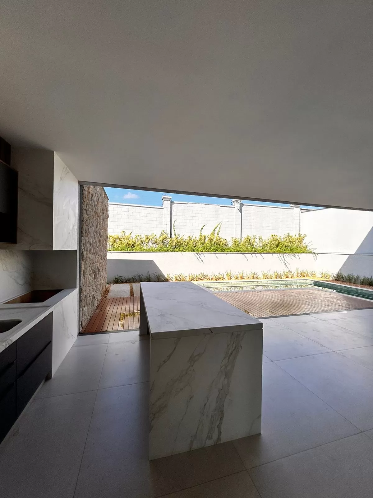 Casa à Venda com 4 suítes, escritório, piscina e aquecimento solar, 359m² em Votorantim/SP no Condomínio Alphaville Nova Esplanada