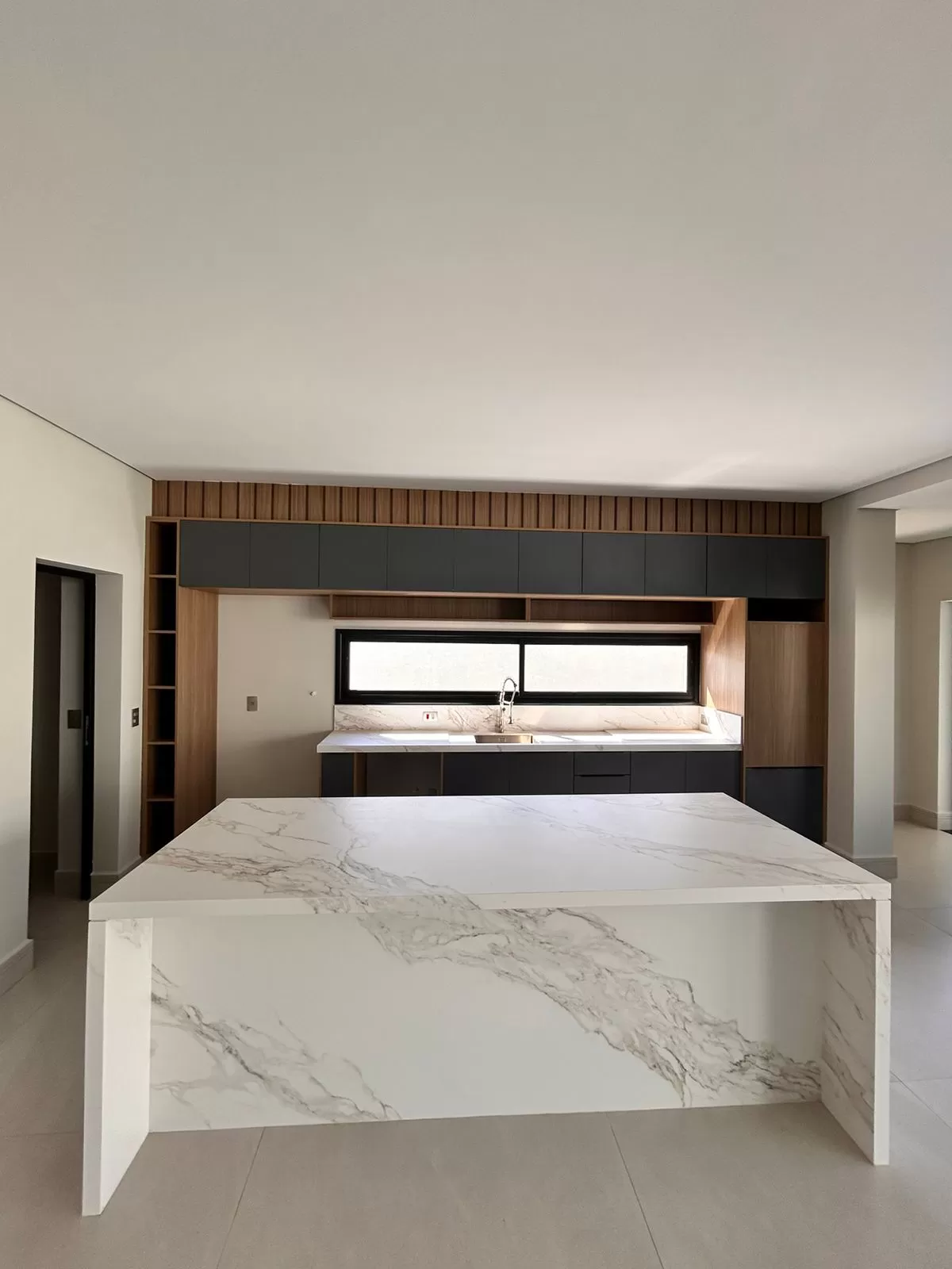 Casa à Venda com 4 suítes, escritório, piscina e aquecimento solar, 359m² em Votorantim/SP no Condomínio Alphaville Nova Esplanada