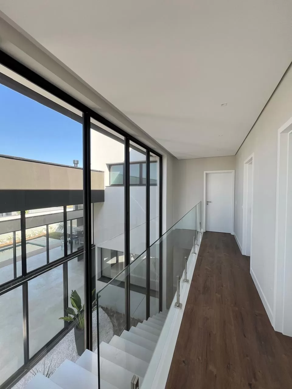 Sobrado à Venda com 4 suítes, escritório, adega e piscina, 367m² em Votorantim/SP no Condomínio Alphaville Nova Esplanada 