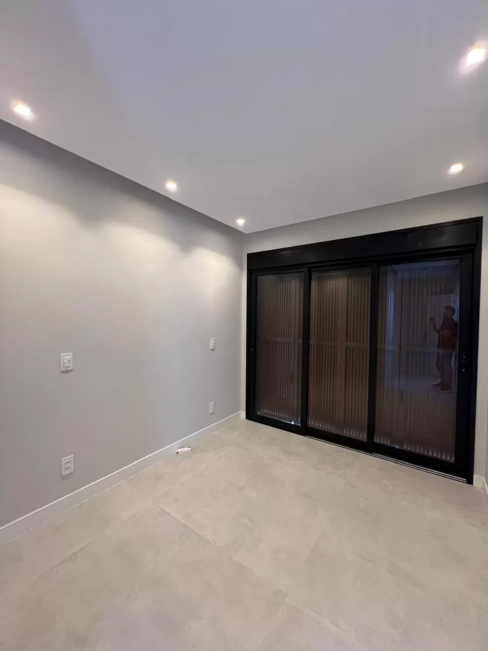 Sobrado à Venda com 4 suítes, escritório, adega e piscina, 367m² em Votorantim/SP no Condomínio Alphaville Nova Esplanada 