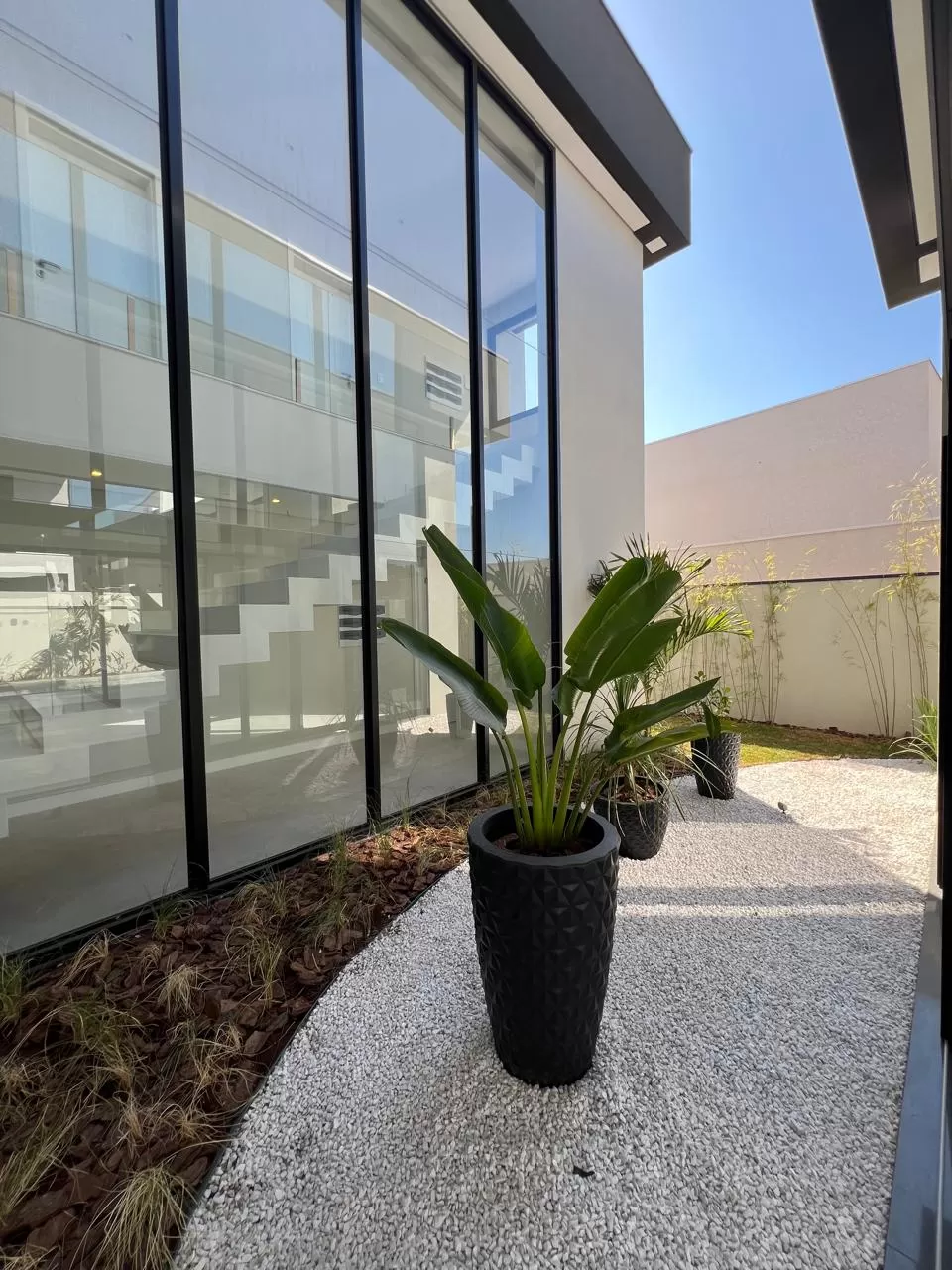 Sobrado à Venda com 4 suítes, escritório, adega e piscina, 367m² em Votorantim/SP no Condomínio Alphaville Nova Esplanada 