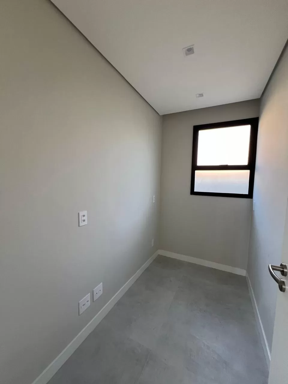 Sobrado à Venda com 4 suítes, escritório, adega e piscina, 367m² em Votorantim/SP no Condomínio Alphaville Nova Esplanada 
