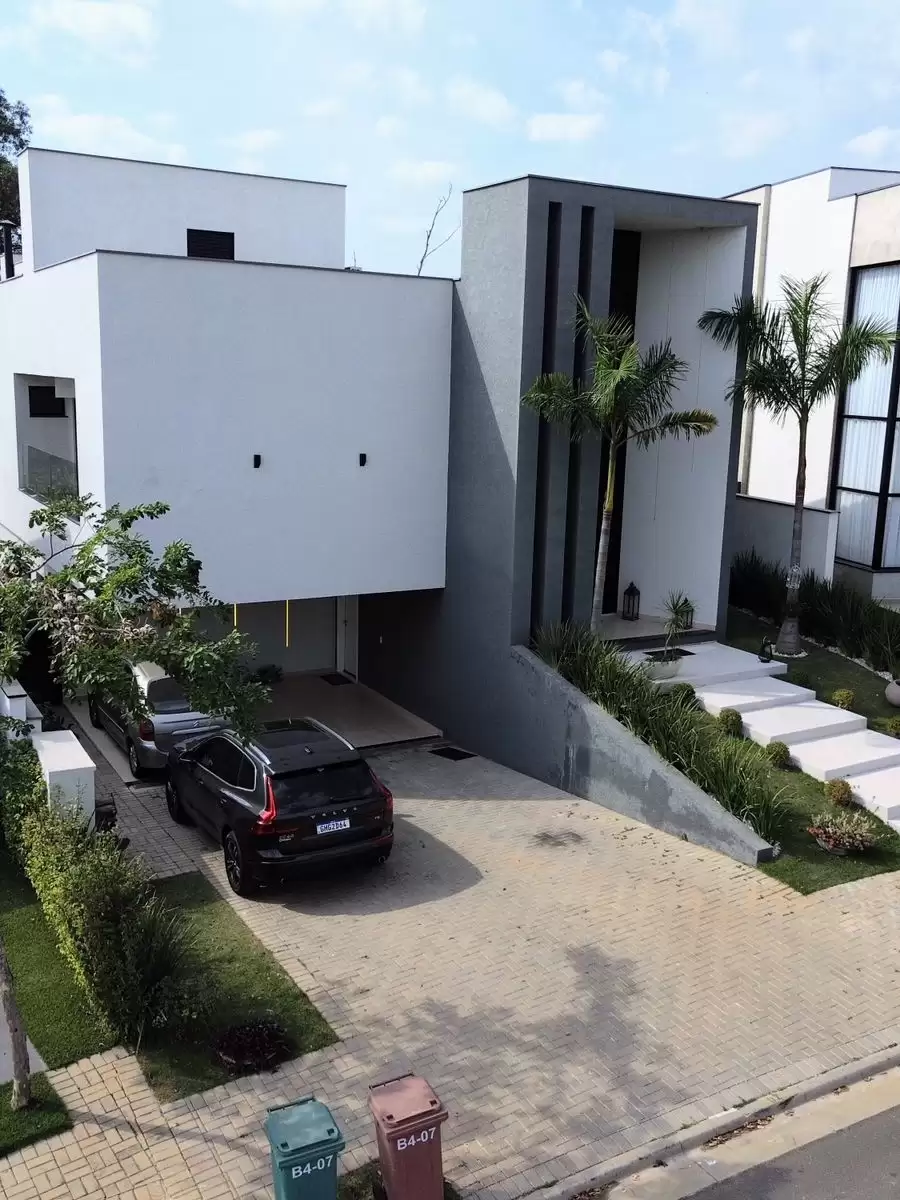 Sobrado à Venda com 3 suítes sendo 2 com closet, escritório e piscina com vista para mata, 300m² em Votorantim/SP no Condomínio Alphaville Nova Esplanada