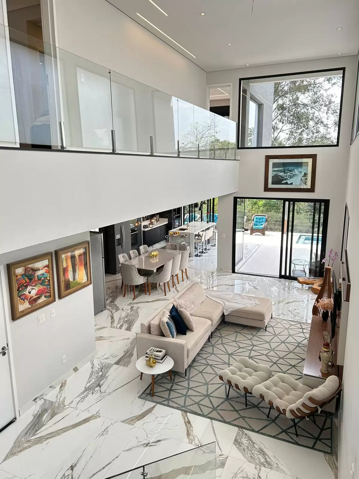 Sobrado à Venda com 3 suítes sendo 2 com closet, escritório e piscina com vista para mata, 300m² em Votorantim/SP no Condomínio Alphaville Nova Esplanada
