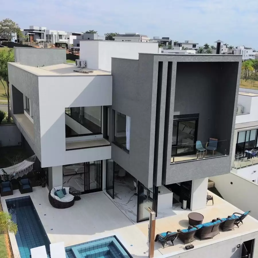 Sobrado à Venda com 3 suítes sendo 2 com closet, escritório e piscina com vista para mata, 300m² em Votorantim/SP no Condomínio Alphaville Nova Esplanada