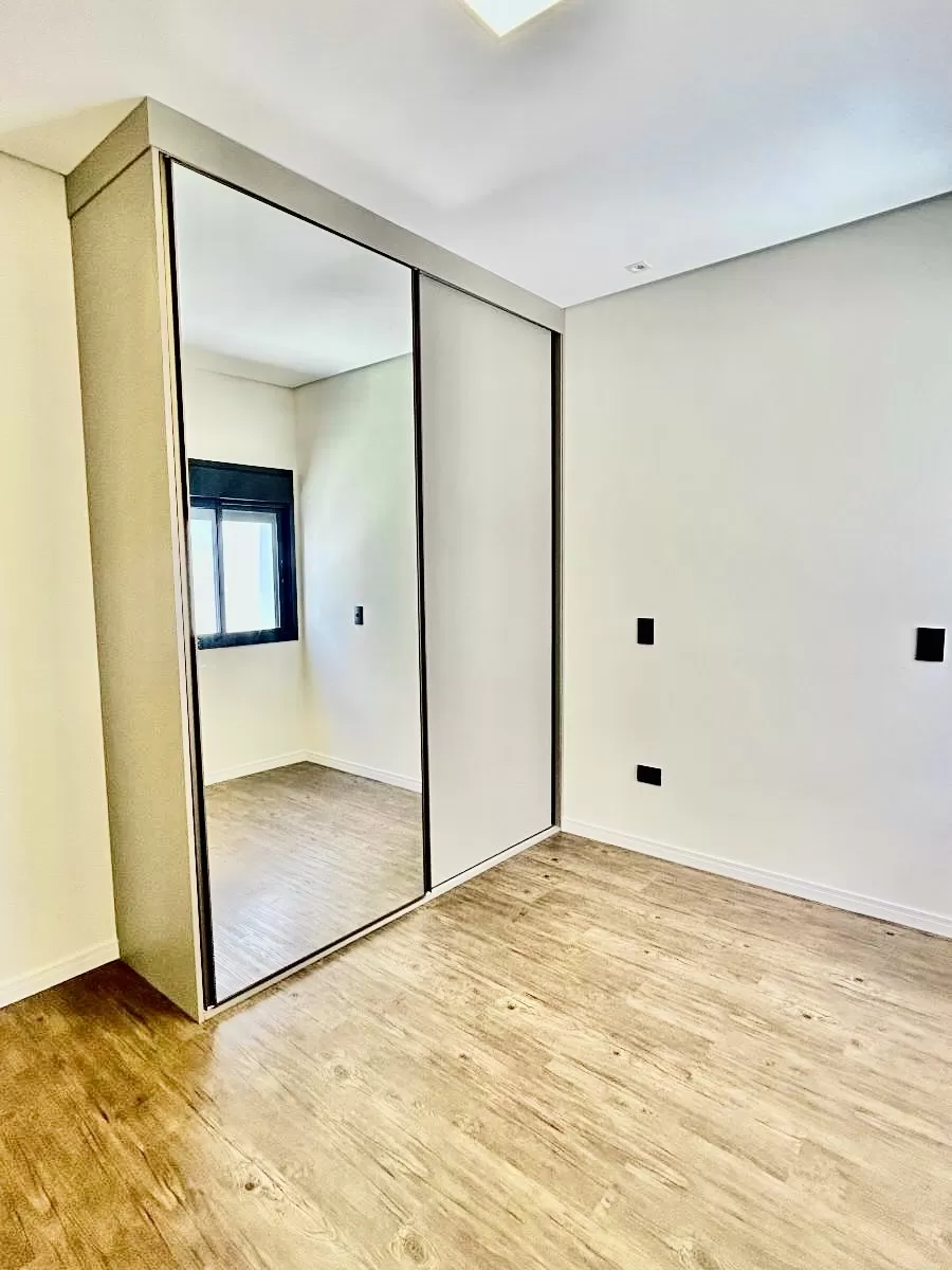 Casa Térrea à Venda ou Locação com 3 suítes sendo 1 master, escritório e área gourmet com piscina, 300m² no Condomínio Aldeia da Mata em Votorantim/SP