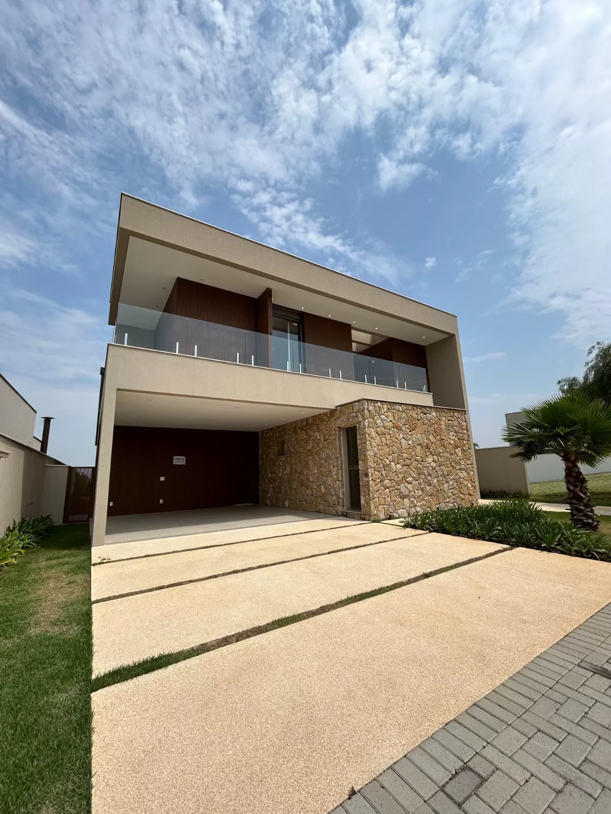 Sobrado à Venda com 5 suítes com closet e piscina, 415m² em Votorantim/SP no Condomínio Alphaville Nova Esplanada
