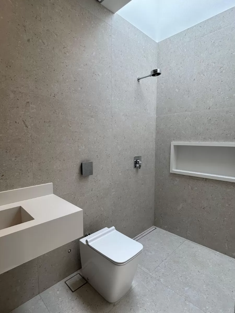 Sobrado à Venda com 5 suítes com closet e piscina, 415m² em Votorantim/SP no Condomínio Alphaville Nova Esplanada