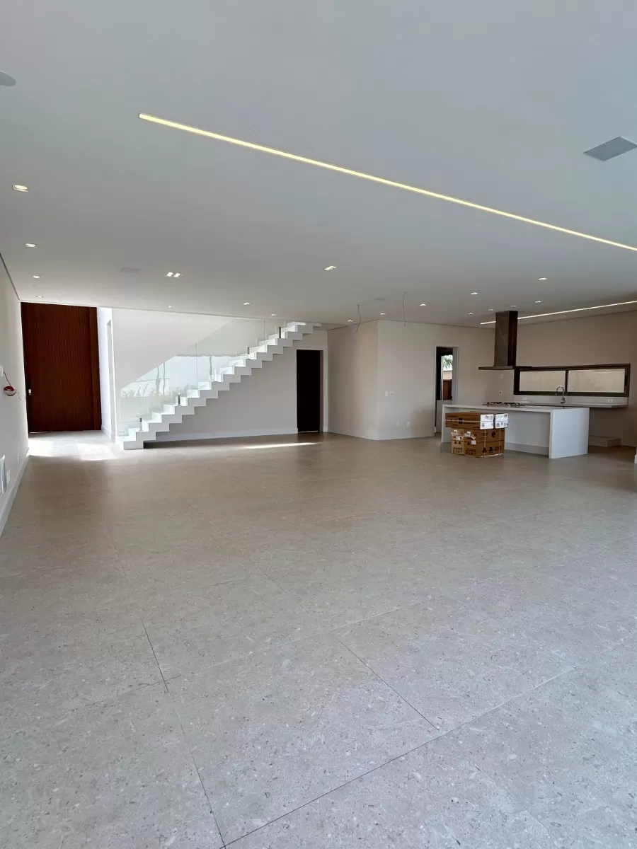 Sobrado à Venda com 5 suítes com closet e piscina, 415m² em Votorantim/SP no Condomínio Alphaville Nova Esplanada