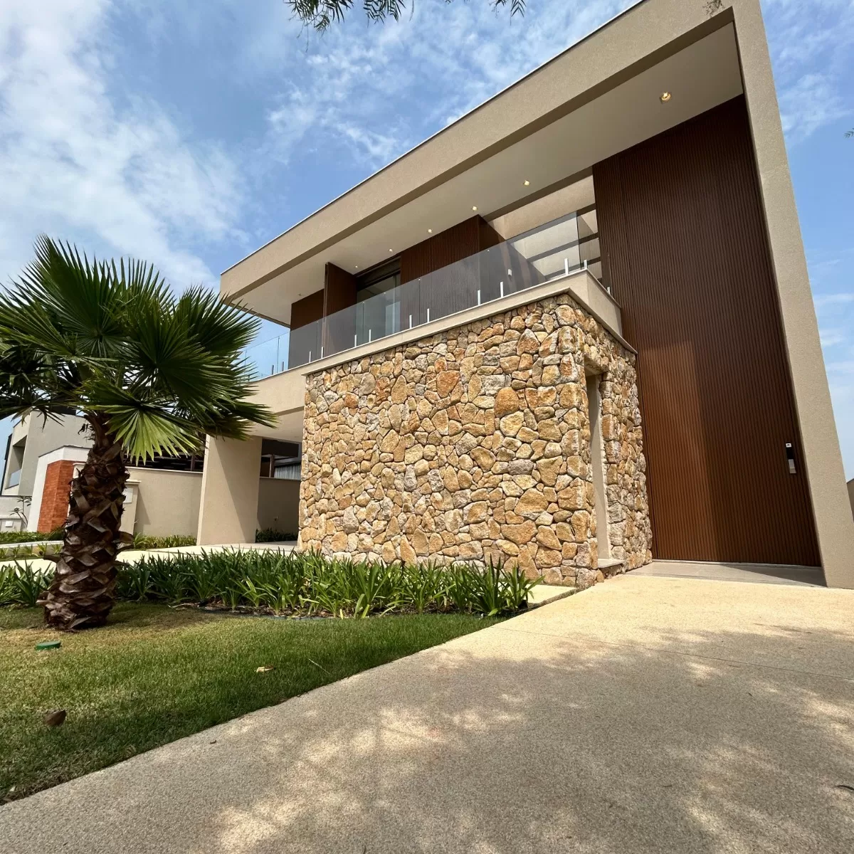 Sobrado à Venda com 5 suítes com closet e piscina, 415m² em Votorantim/SP no Condomínio Alphaville Nova Esplanada