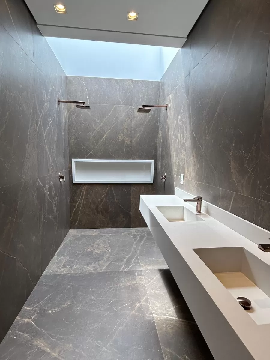 Sobrado à Venda com 5 suítes com closet e piscina, 415m² em Votorantim/SP no Condomínio Alphaville Nova Esplanada