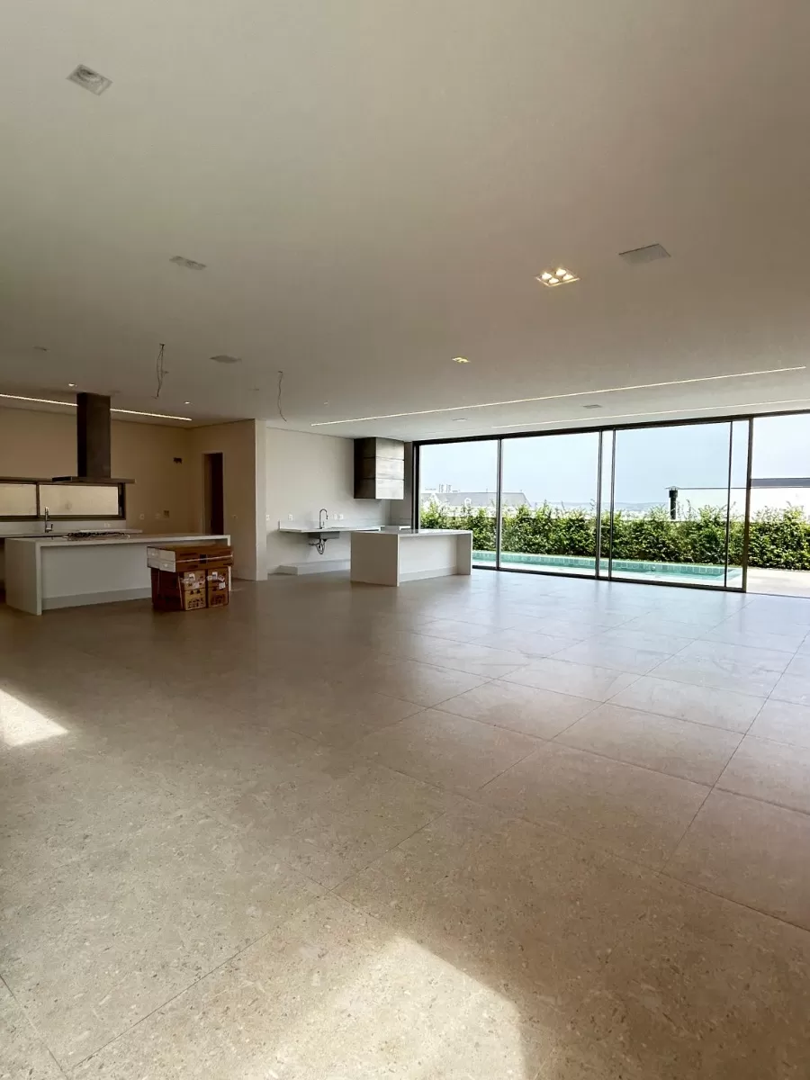 Sobrado à Venda com 5 suítes com closet e piscina, 415m² em Votorantim/SP no Condomínio Alphaville Nova Esplanada