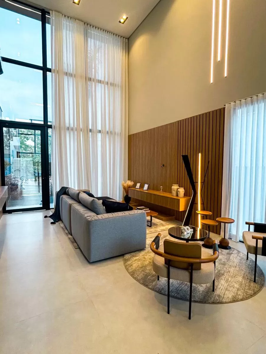 Sobrado à Venda na Modalide de Porteira Fechada com 4 suítes, banheira de imersão e piscina de borda infinita, 328m² em Votorantim/SP no Condomínio Alphaville Nova Esplanada