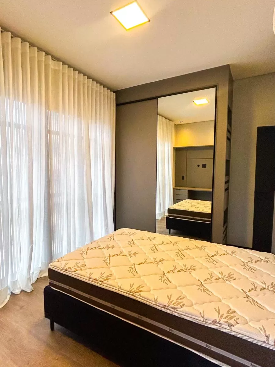 Sobrado à Venda na Modalide de Porteira Fechada com 4 suítes, banheira de imersão e piscina de borda infinita, 328m² em Votorantim/SP no Condomínio Alphaville Nova Esplanada