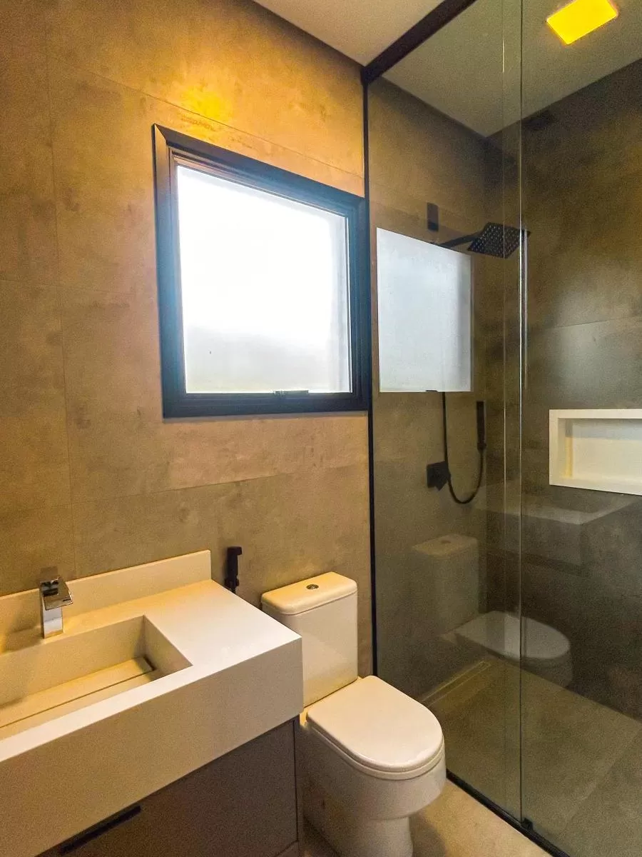 Sobrado à Venda na Modalide de Porteira Fechada com 4 suítes, banheira de imersão e piscina de borda infinita, 328m² em Votorantim/SP no Condomínio Alphaville Nova Esplanada