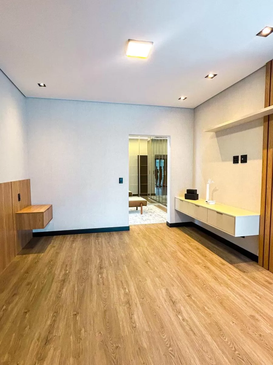 Sobrado à Venda na Modalide de Porteira Fechada com 4 suítes, banheira de imersão e piscina de borda infinita, 328m² em Votorantim/SP no Condomínio Alphaville Nova Esplanada